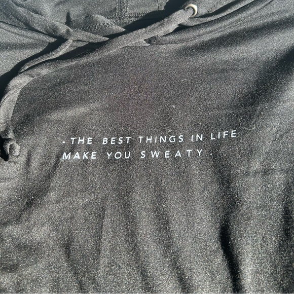 SUPER CUTE Athletic Black Sweatshirt 🖤 - Picture 2 of 3